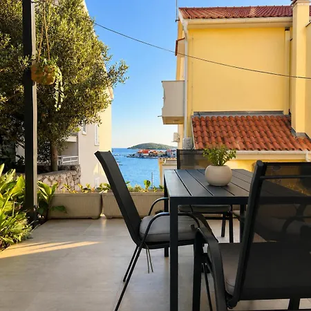 Blue Front Brodarica (Sibenik-Knin)